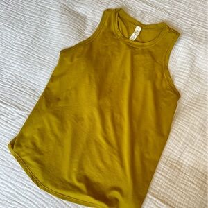 Like new LuluLemon tank 🥑